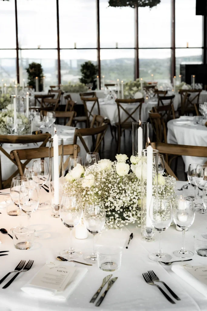 Elegant wedding reception setup with candles and white roses, styled and photographed by local wedding photographer Anna O Brambilla in Italy