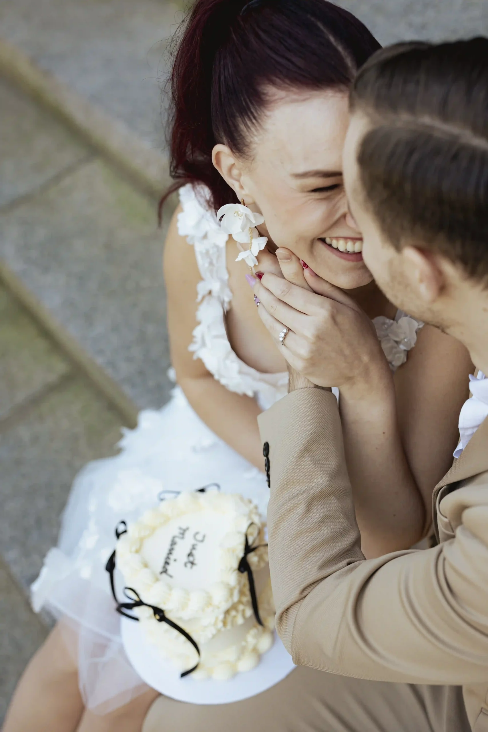 Styled shoot bryllup med kontrollert lys og iscenesatt stemning