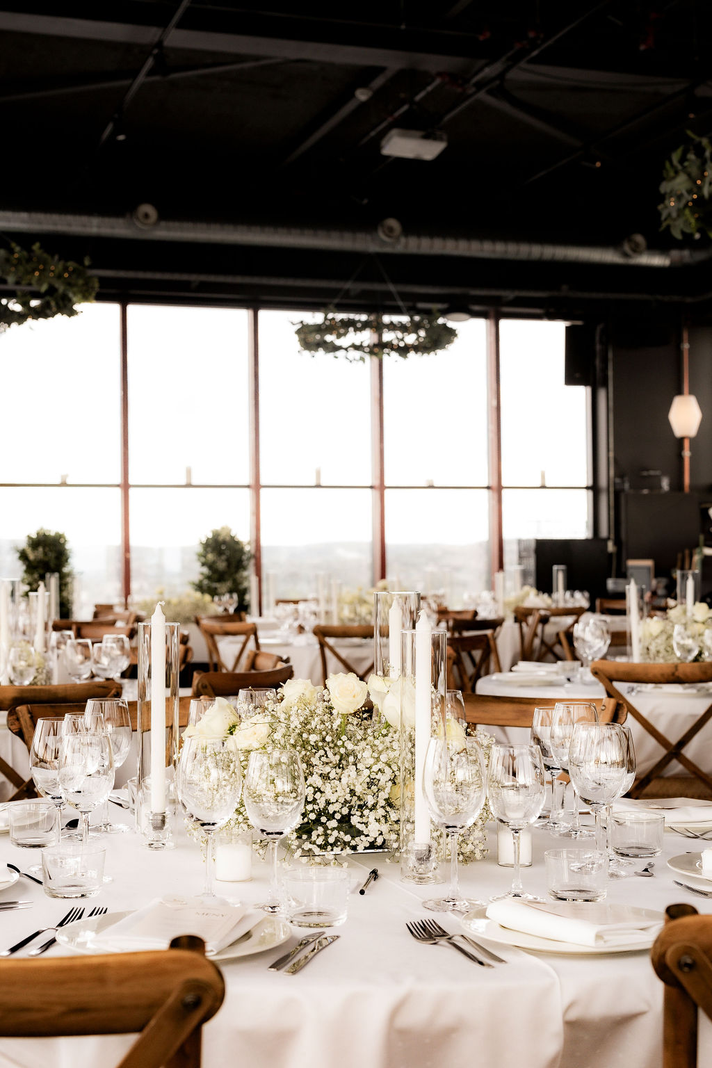 Detaljer av bordoppsett og dekor i bryllupslokale Oslo