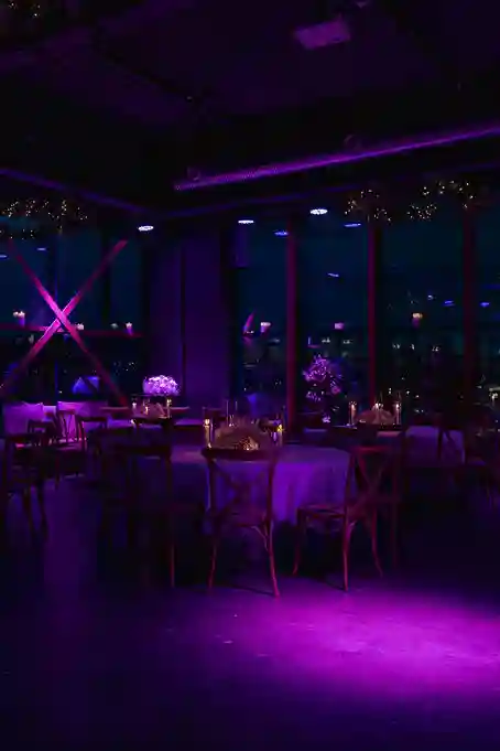 Lilla stemningslys under bryllupsfest på Tårnet Kulturarena