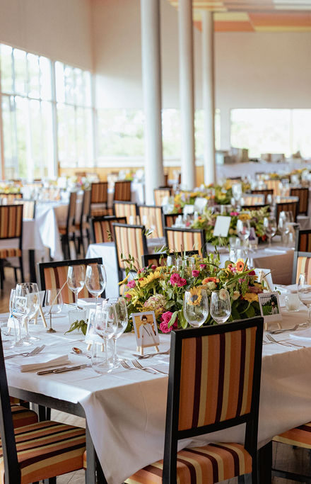 Dekketøy og bordoppsett til bryllup på Ingierstrand Bad Restaurant
